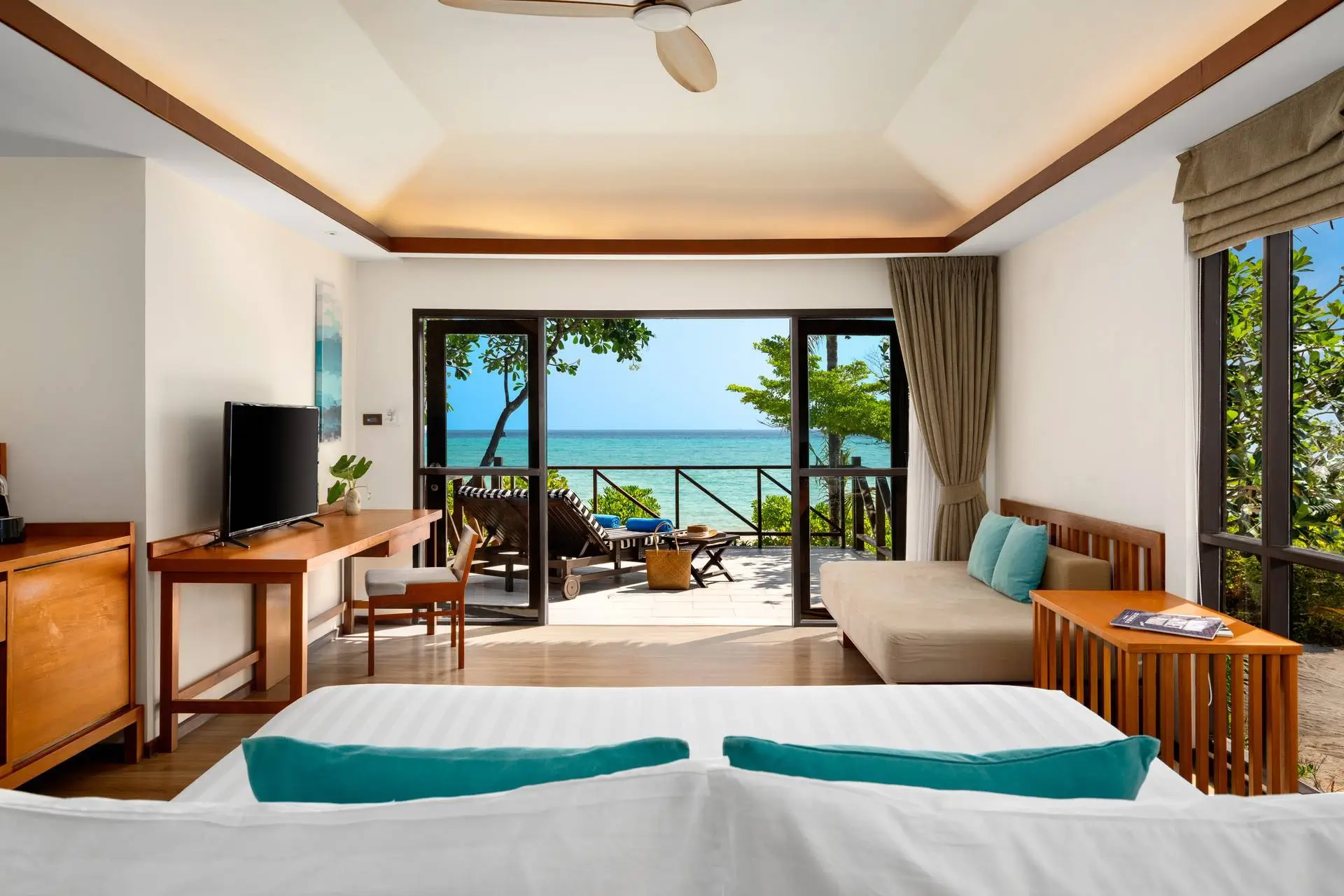 Beachfront Junior Suite